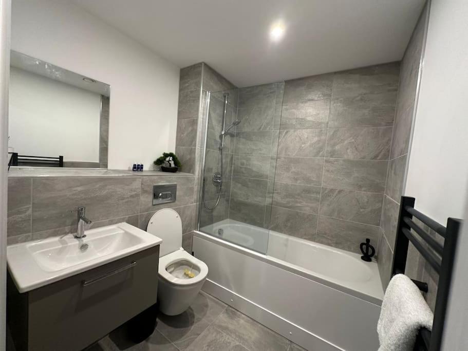 Stylish Central York Apartment Free Parking & Gym Exterior photo