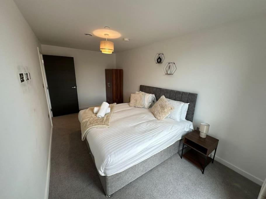 Stylish Central York Apartment Free Parking & Gym Exterior photo